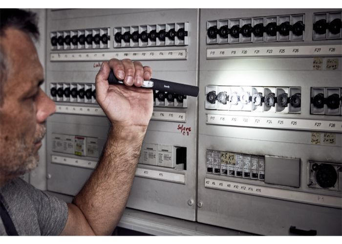 Linterna Lápiz Kwb Con Siete Leds Smd 750 Mah. Los Dos Modos De Iluminación 131 Lumen Linterna Lápiz Kwb Con Siete Leds Smd 750 Mah. Los Dos Modos De Iluminación 131 Lumen